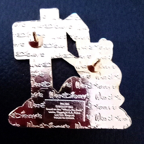 DISNEY STORE WINNIE THE POOH MAILING HIS LETTER TO SANTA - Picture 5 of 8